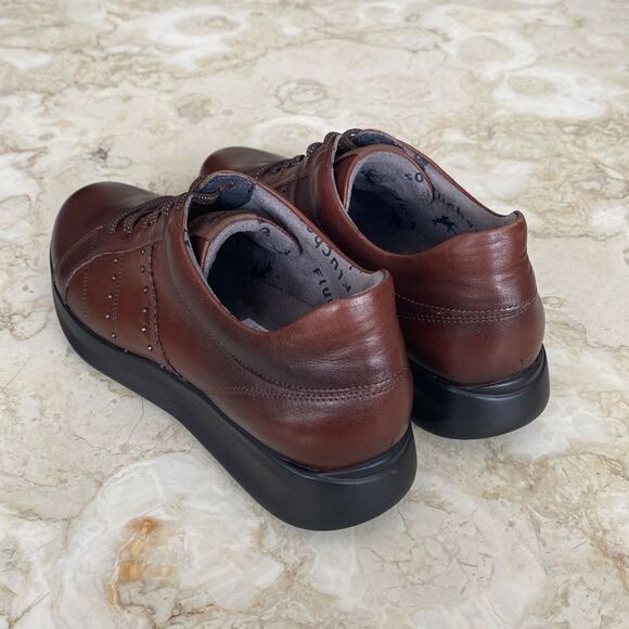Fluchos Leather Ultra Lightweight Walking Shoes - Picture 7 of 16